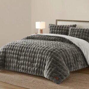 KING FRYE Classic 3-piece Faux Fur Luxury Comforter Set